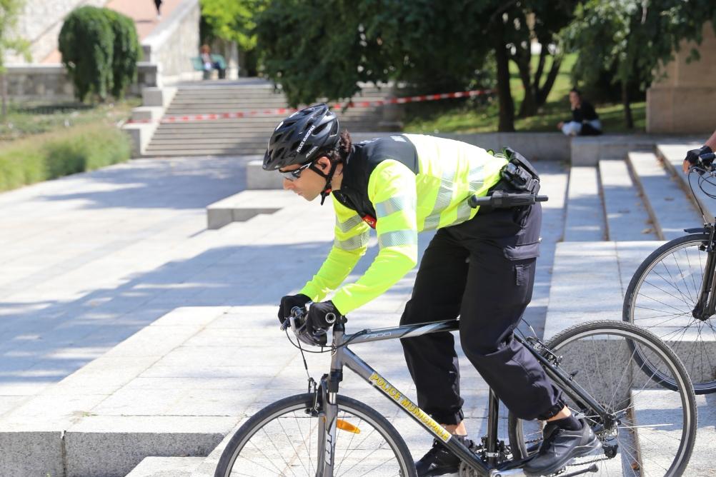 Policier municipal à vélo